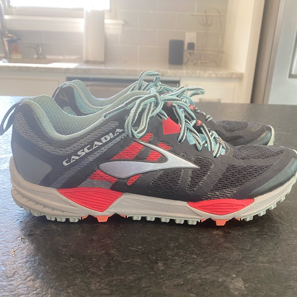 Reduced price! 🔥 Brooks Cascadia size 8 (womens)